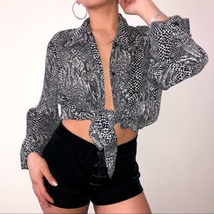 ~ VINTAGE SNAKE PRINT BUTTON UP ~
